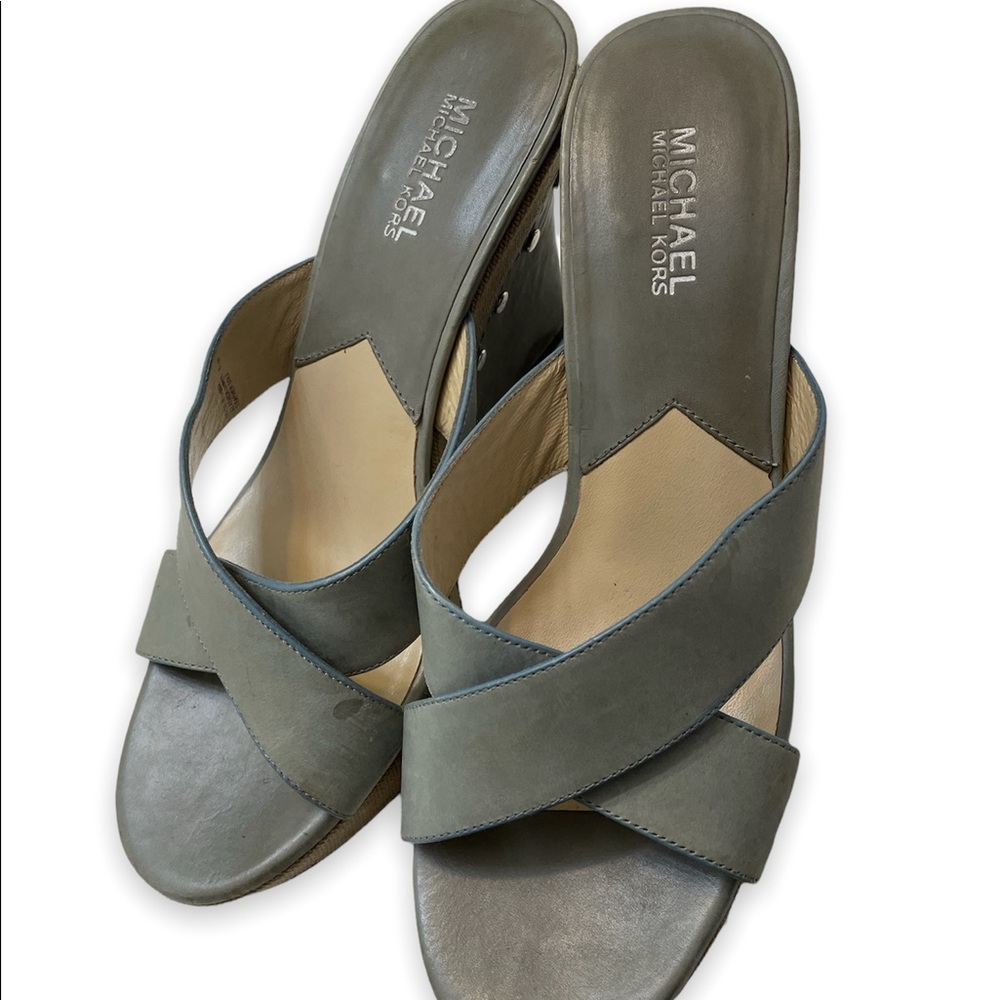 Micheal Kors Heels in the color olive size 8.5